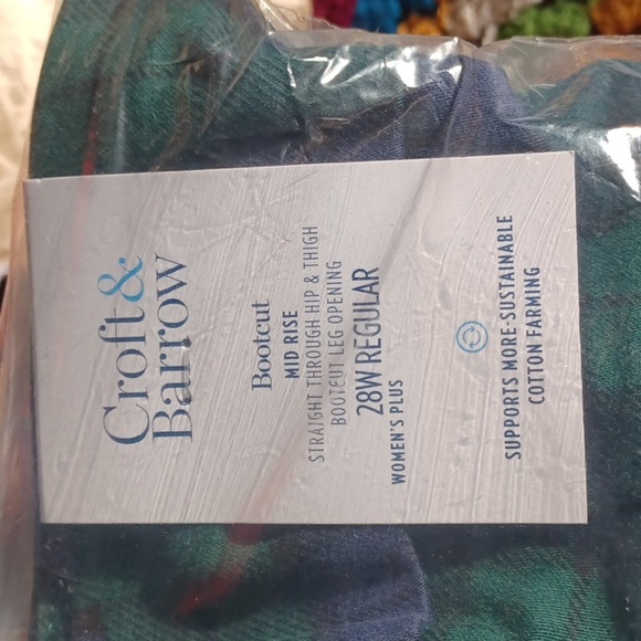 Croft Barrow Effortless Stretch Bootcut Pants Women 28W Blue/Green Plaid NEW - Picture 3 of 4